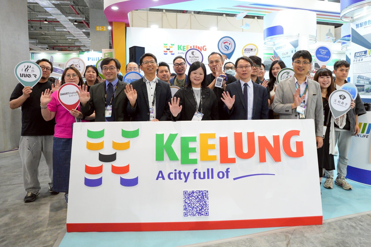 數位轉型x 港灣經濟打造基隆永續未來城市基隆市產發處蔡馥嚀處長（右三）、黃毅維副處長（右四）、工研院產服中心 陳瑞鵬組長（右一）。（圖/基隆市政府提供）