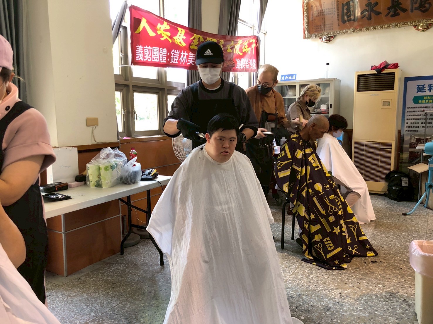 夾粽趣味賽笑聲連連　人安平安站330份粽子送暖寒士 - https://www.watchmedia01.com