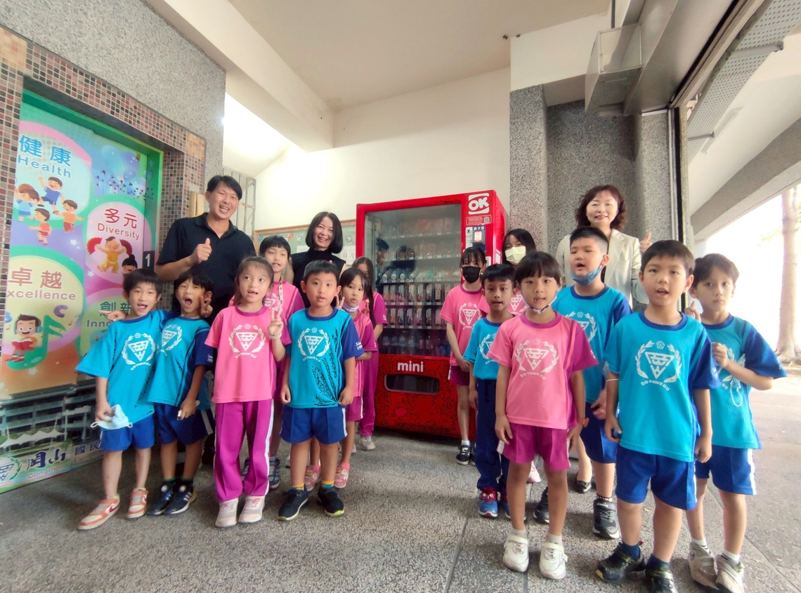 漾新聞|實現小市長政見!岡山國小把智慧販賣機搬進了校園 數位支付學生樂透