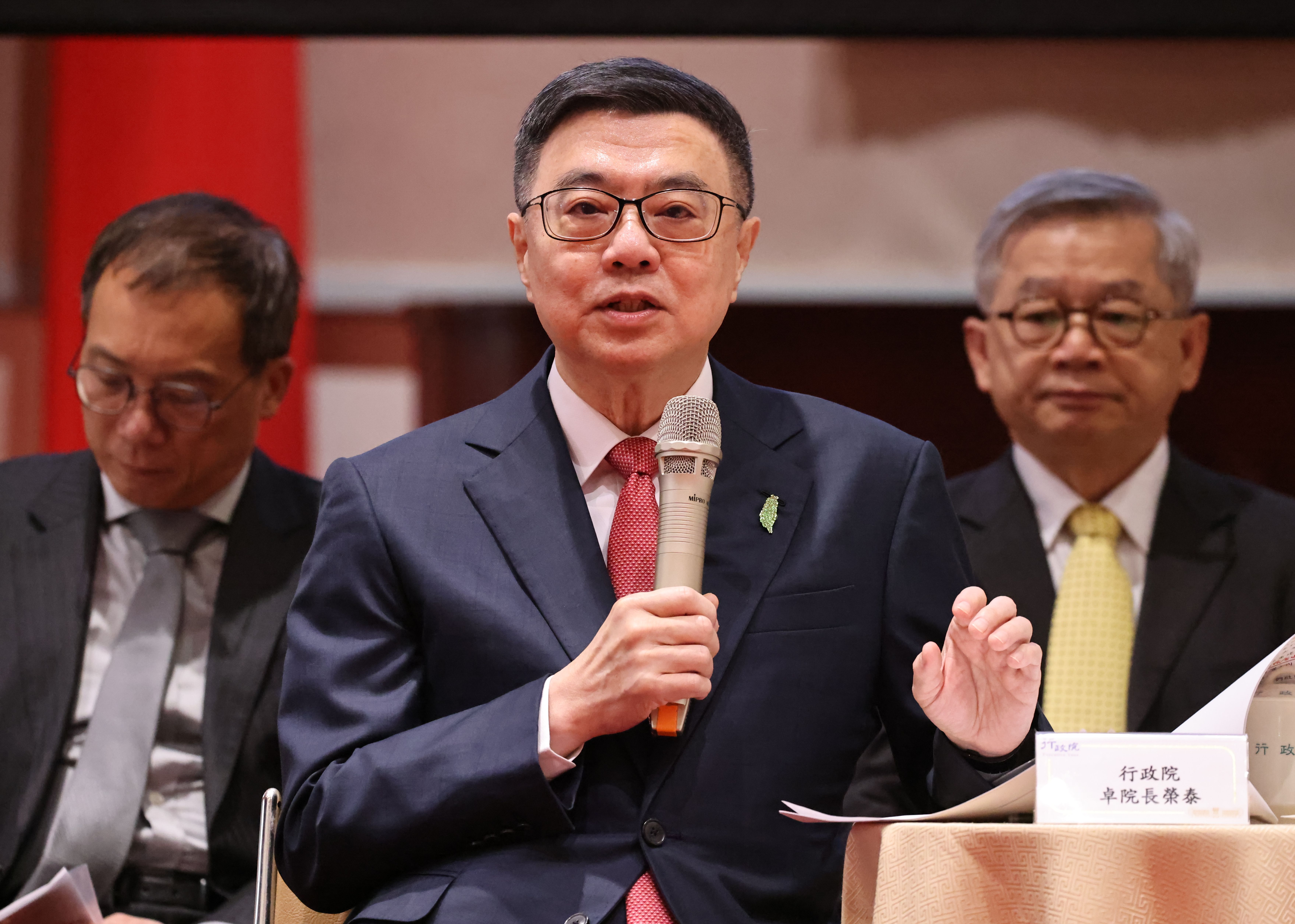行政院長卓榮泰21日表示,行政院針對《財政收支劃分法》修正案與「114年中央政府總預算」已依法聲請釋憲。資料照片/林啟弘攝