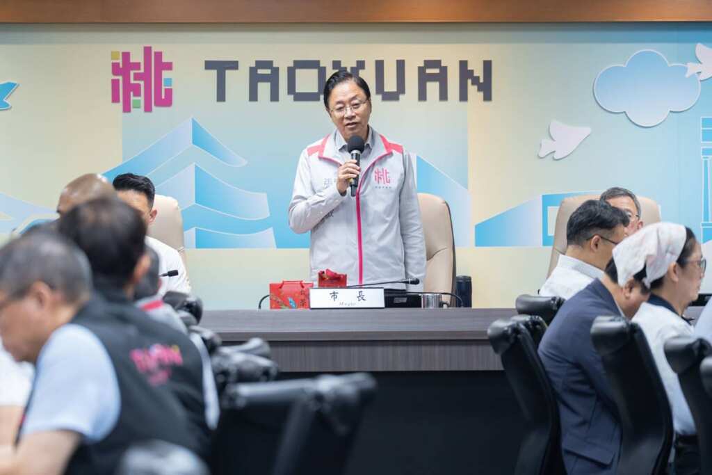 ▲桃園市長張善政今日下午主持市政會議時表示,全臺首座「海廢細分類場」將於今(114)年7月在觀音區桃環科研發大樓正式啟用。(桃園市政府提供)