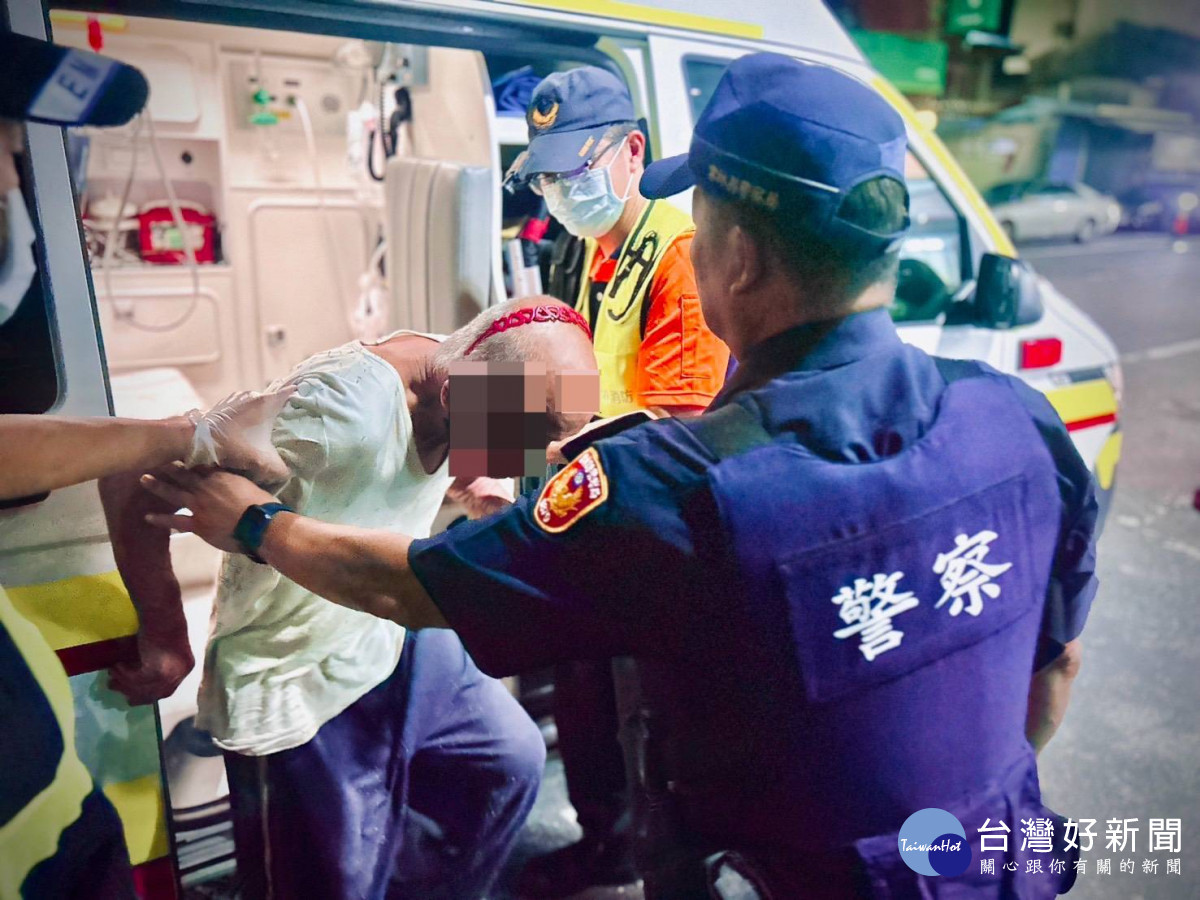 北港警協助老翁返家／北港警分局提供