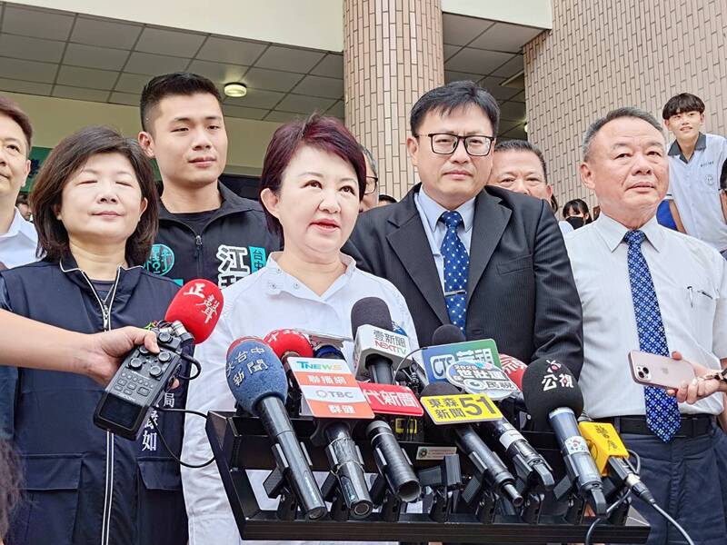 自17日核三廠全部停機後,盧秀燕質疑台電中部火力發電廠在夜間火力全開,過去空污整治的成果會前功盡棄。中央社
