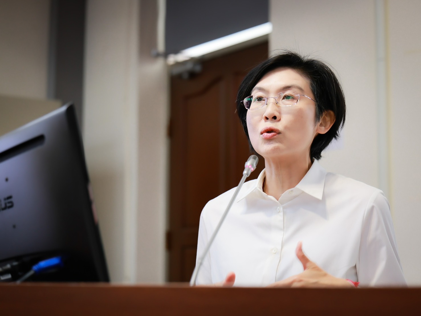 林岱樺要求政府應全面鬆綁法規制度、促進資金流通、培養高技術人才。讓台灣生技產業成為新護國神山