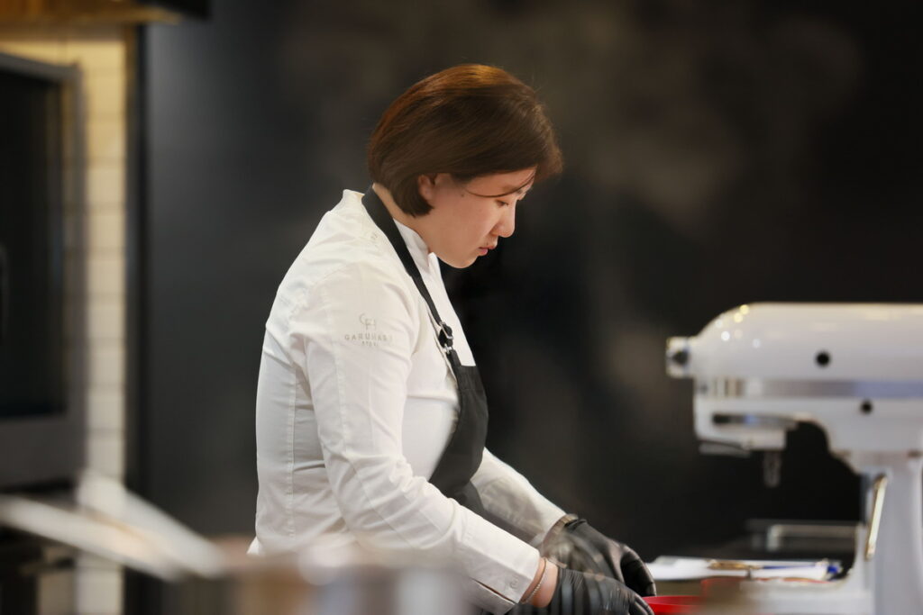 GARUHARU 尹恩英主廚來台獻藝,將 Adamance 艾達曼果泥化為味蕾與視覺交織的甜點藝術。