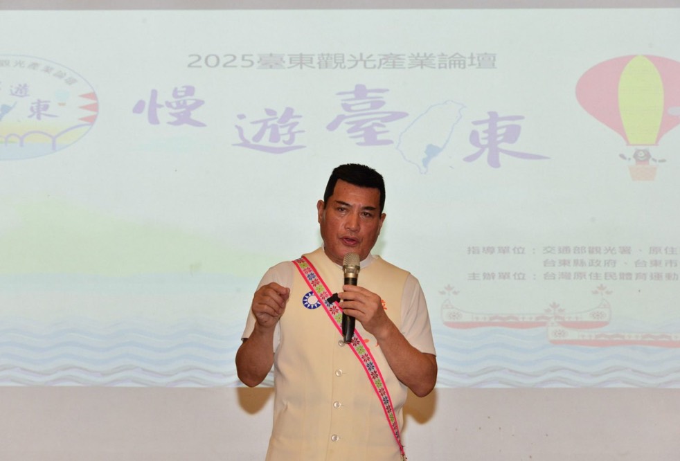 黃仁強調,振興東部觀光的首要關鍵就是「打通交通命脈」,呼籲政府應大刀闊斧改善東部交通建設,給東部一條「安全回家的路」。(記者包克明 翻攝)