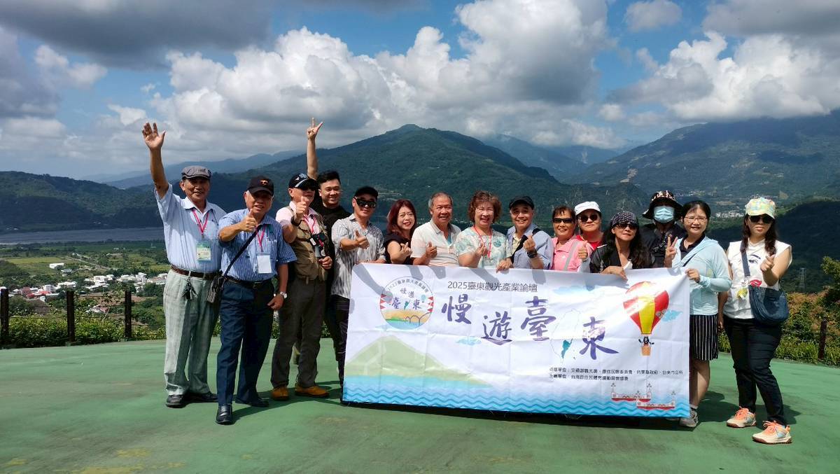 「鹿野高台」擁有絕佳視野,能夠一覽整個高台地區與卑南溪谷底的田野景色,也是台灣東部一處優良的天然空域活動場地。每年7月至8月是鹿野高台進行的熱氣球活動是在地非常值得體驗的觀光亮點。(記者包克明 翻攝)