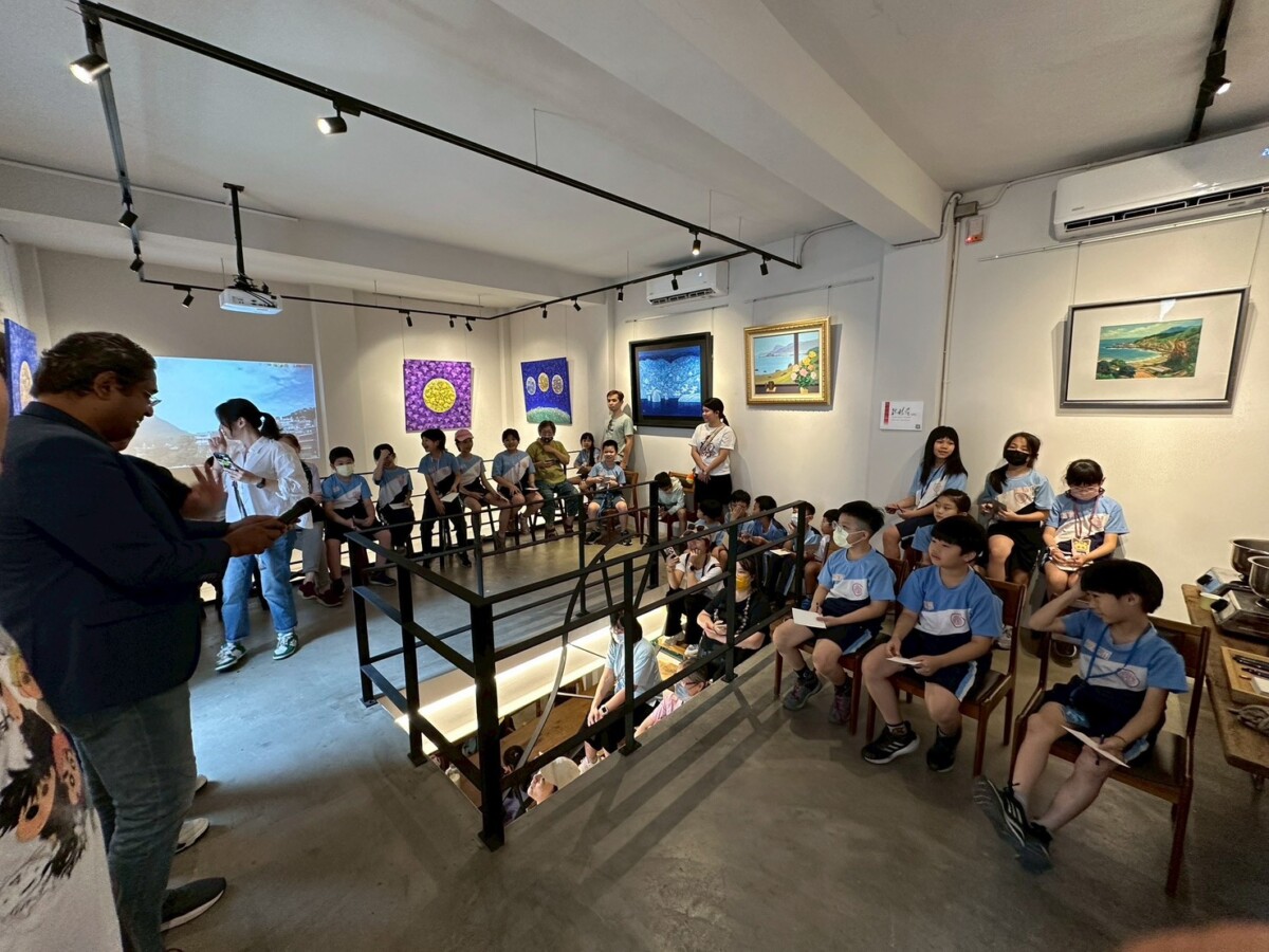▲這屆詩歌節特別邀請來自斯里蘭卡的藝術家 Ilham Sanoon 作為駐村創作者與參展詩人,現場參與多場與學生共學的跨文化藝術課程。