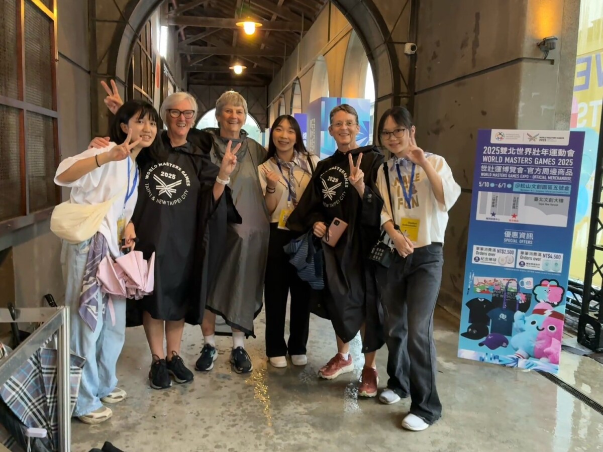 ▲學生國際大使與來自澳洲的世壯運選手合影。