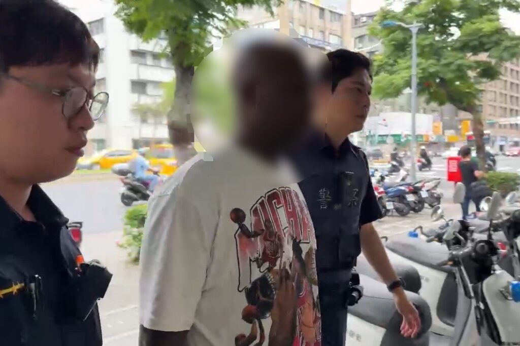 日前偷襲男性臀部外籍男 警方立即通知到案 6 MEITU 20250522 095833406