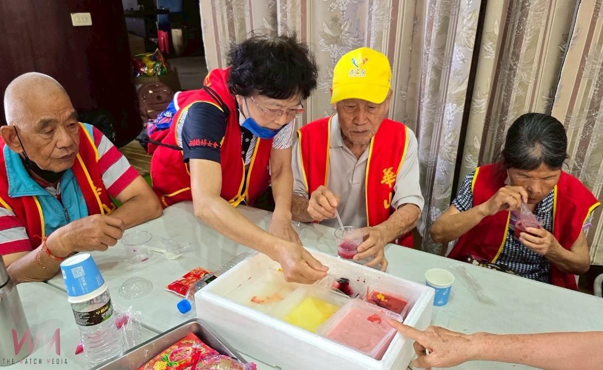 甜蜜夏日不孤單 華山基金會端午送暖陪孤老 - https://www.watchmedia01.com