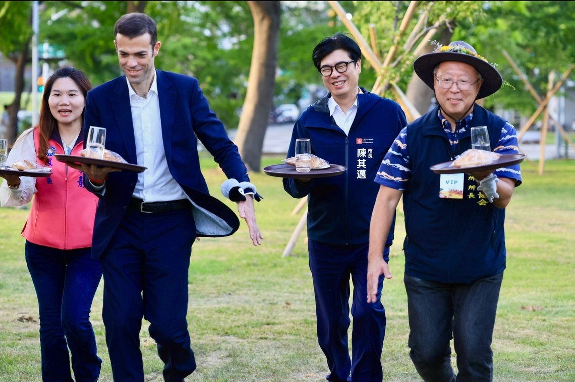 漾新聞|法國生活節開幕!高雄港灣化身藍白紅浪漫國度