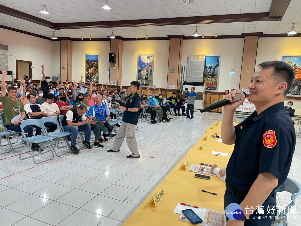 中壢警察分局在中壢區公所地下禮堂舉辦「社區治安會議」。