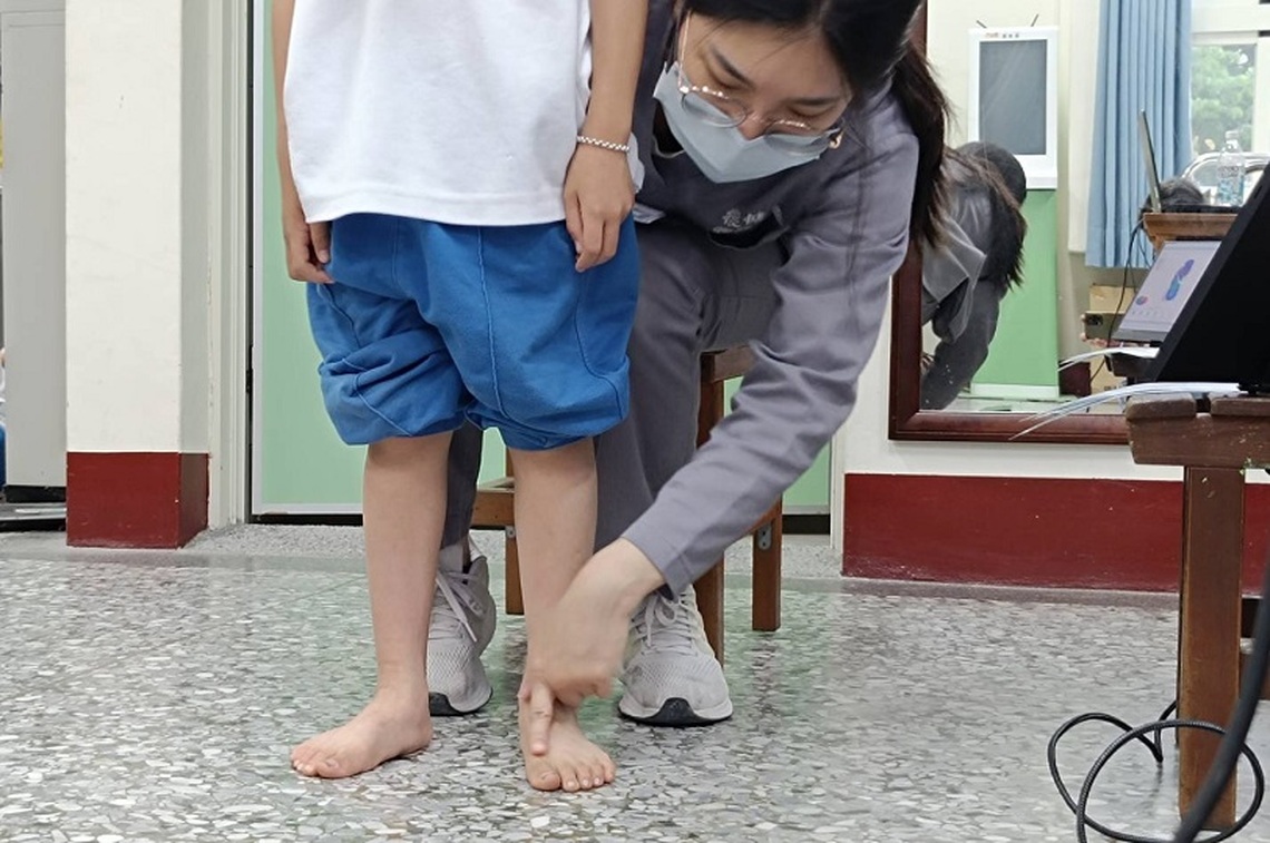 孩子常喊腳酸,別急著當作「成長痛」!小心是足弓在作怪