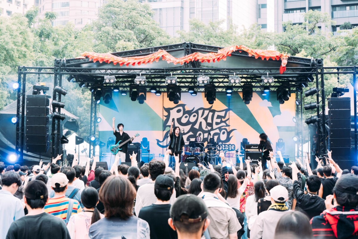 ▲台中新秀樂團薄暮EVENFALL於ROOKIE A GOGO Stage演出，吸引不少樂迷支持。圖為2024搖滾台中。(圖/中市府提供)