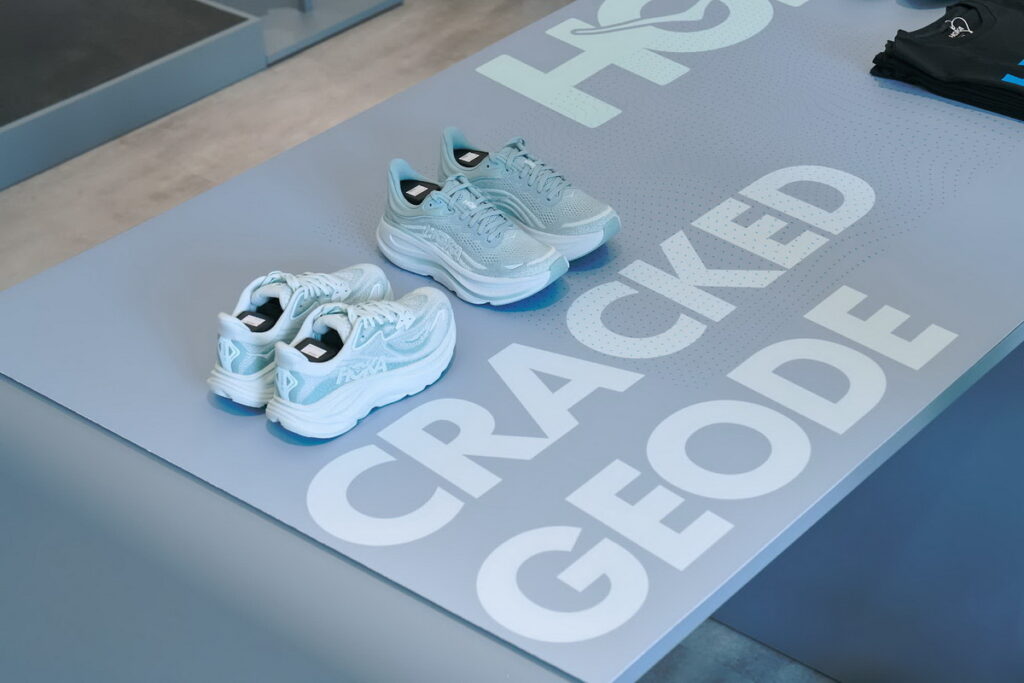 HOKA也祭出遠東 Garden City 門市獨賣款。