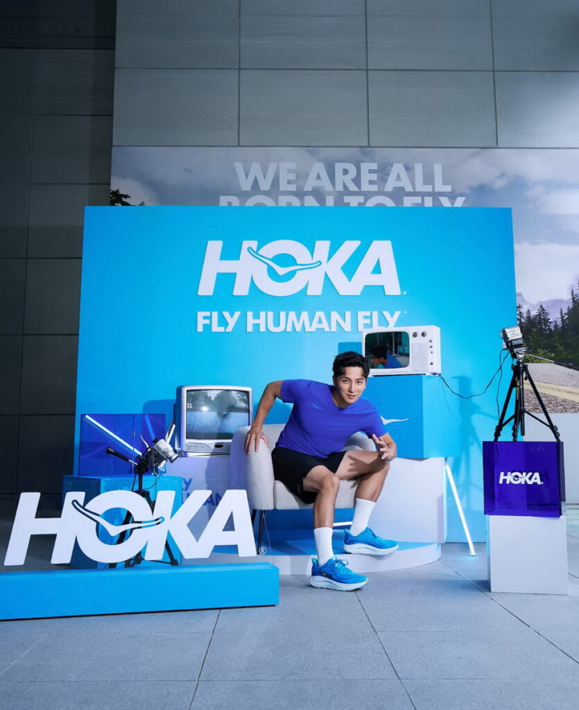 運動男神小煜熱情現身HOKA遠東Garden City門市。