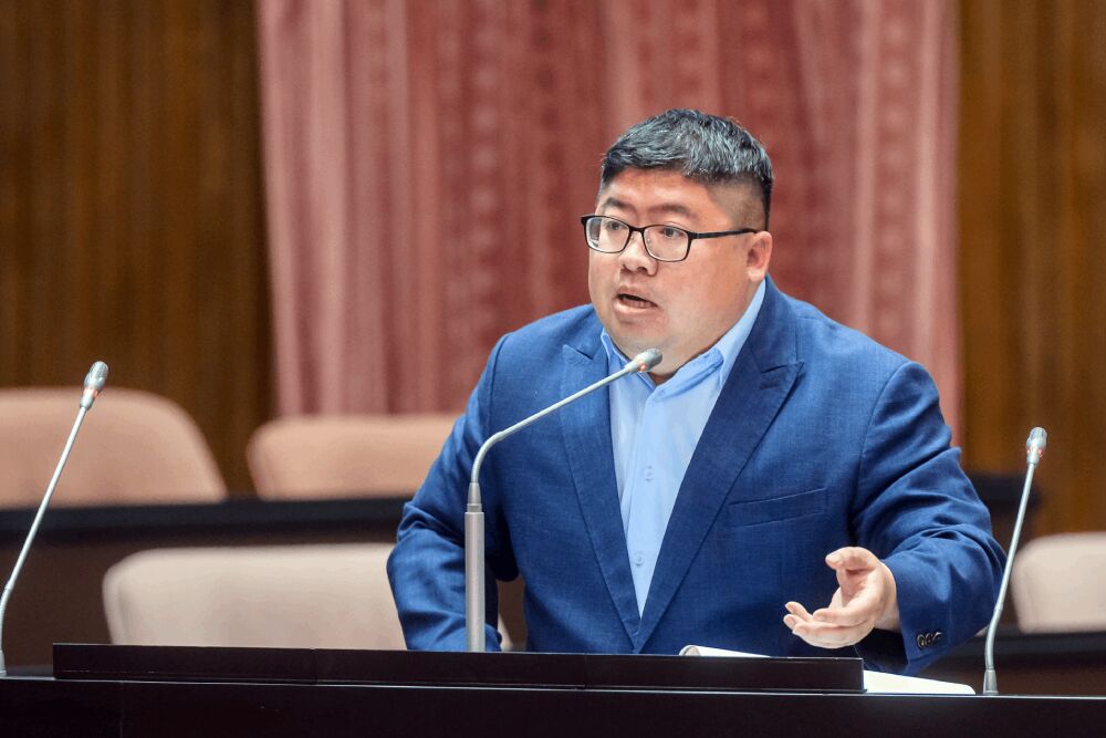 批在野亂砍預算不認帳 蔡易餘幫擬《白藍懺悔條例》救地方預算 216 批在野亂砍預算不認帳 蔡易餘幫擬《白藍懺悔條例》救地方預算 215