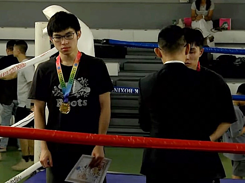 錦標賽7場取6勝!龍華科大學子踢拳摘雙冠 獲最佳美技獎肯定 龍華科大五專生沈琮喻橫掃千軍 踢拳展現最佳美技 1 0