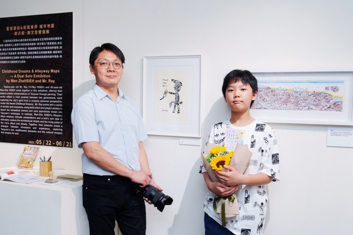 帶民眾重新認識桃園 中原大學藝術中心推雙展 04 父子藝術家謝文哲與謝沂叡以童趣與細膩構圖,共同描繪桃園的夢幻城市風景。 0