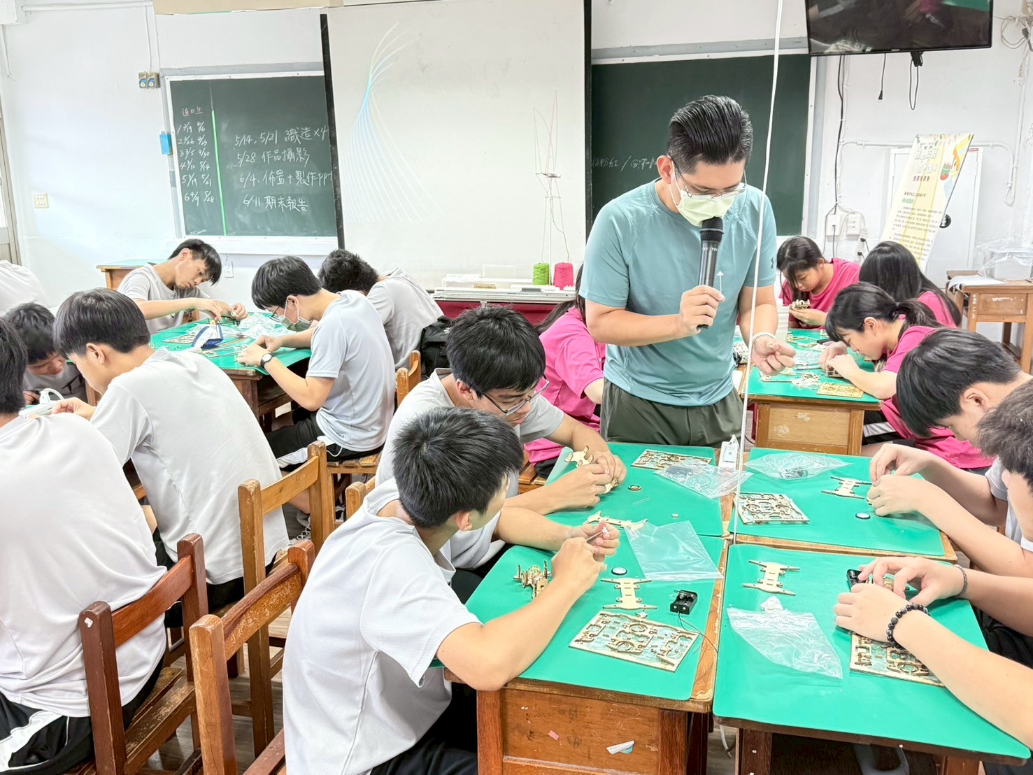 二信高中「探索群科職涯試探體驗課程」協助國中畢業生適性選擇 2 LINE ALBUM 1140523南榮國中 250523 1