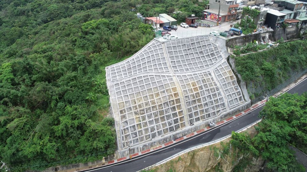 《圖說》瑞芳阿美家園社區聯外道路邊坡修復後照片。〈工務局提供〉
