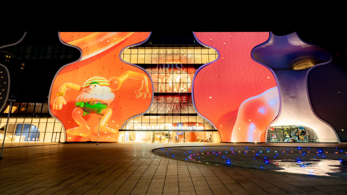 「腦」怒先生動作僵硬、四肢不協調,血管像被堵住一樣,卡頓又抽搐,象徵中風帶來的偏癱風險。