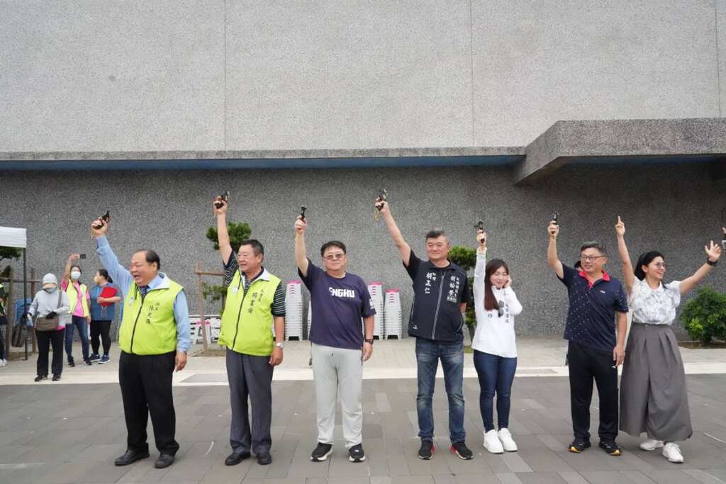 ▲健走鳴槍起跑。(澎湖縣政府提供)