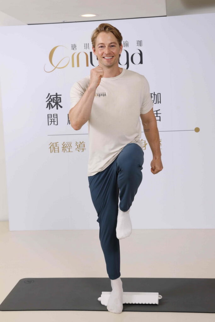 藝人法比歐擔任Ginyoga旗艦店出席嘉賓,示範經筋瑜珈