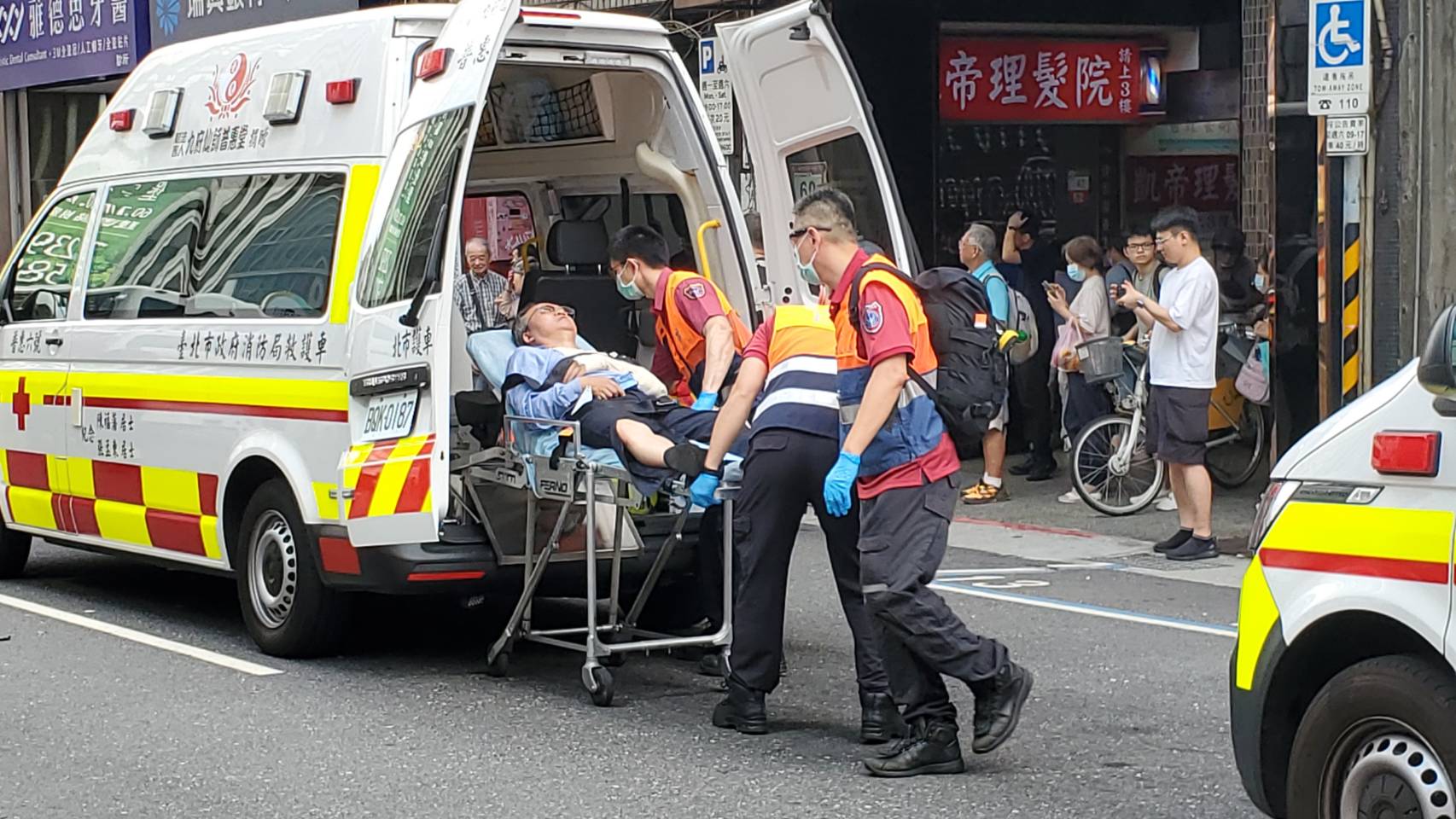 78歲無照董座車禍肇事「4次違規黑歷史」 妻厚顏稱:台灣駕照太難考 244 78歲無照董座車禍肇事「4次違規黑歷史」 妻厚顏稱:台灣駕照太難考 243