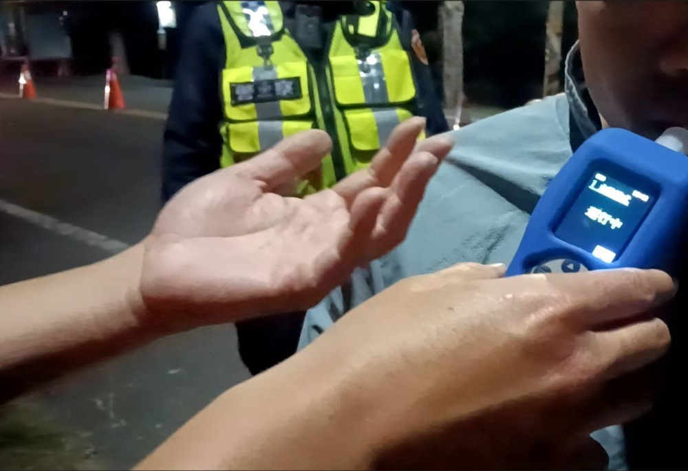 醉後連電動滑板車也不行 男子拒酒測遭警方舉發 245 248250524a01