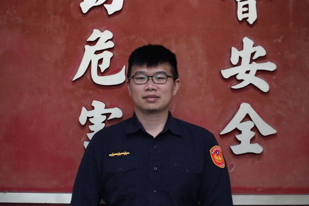 老翁迷途徘徊土地公廟  文一暖心警協助返家