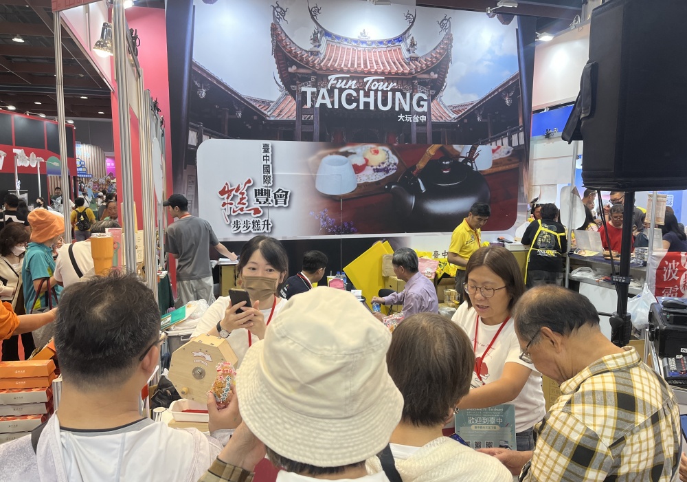 台北國際觀光博覽會「台中館」開幕 中市觀旅局推台中糕餅文化、旅展限定優惠及全館滿額抽獎禮 3 ▲民眾熱烈參與大玩台中館打卡活動。(圖/觀旅局提供)