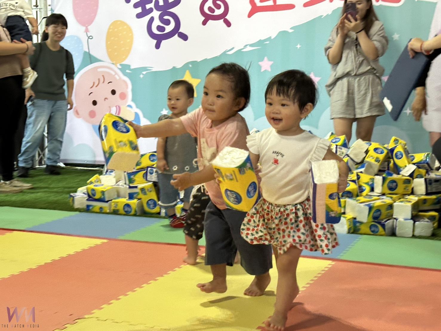 (有影片)/芬園鄉長盃寶寶運動會登場 百組親子齊聚古蹟歡笑聲不斷 - https://www.watchmedia01.com