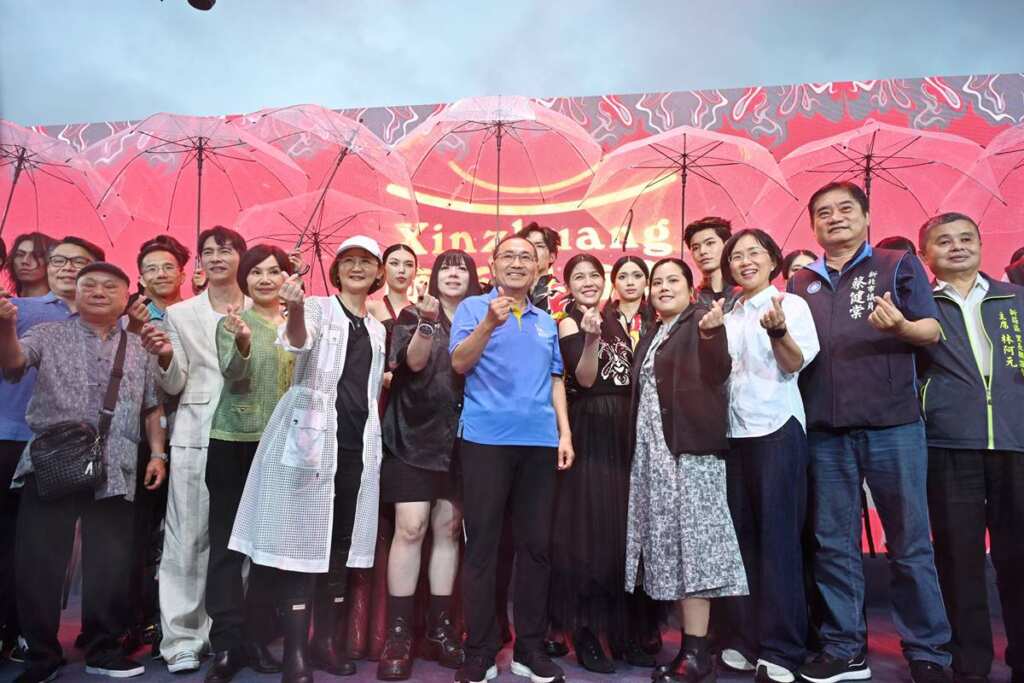 ▲「廟街潮時尚」跨界走秀。(新北市政府提供)