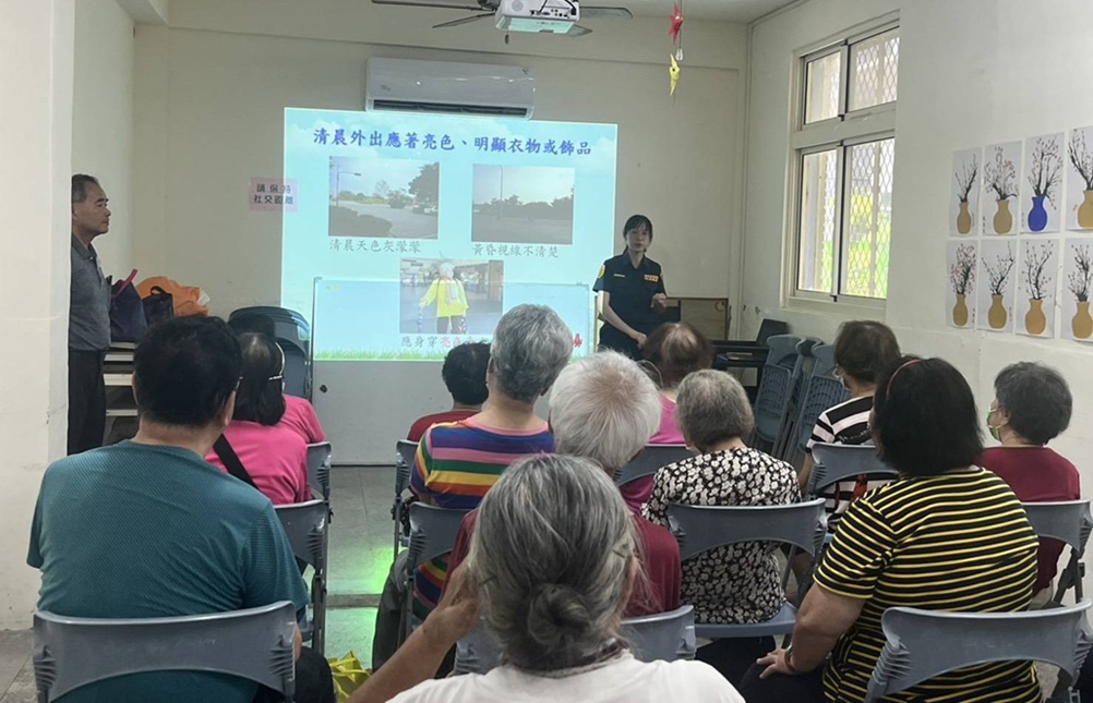 ▲圖說：中市交通警察大隊深入樂齡中心與高齡者關懷據點，進行交通安全宣導             （圖／台中市政府 提供）