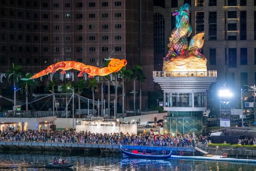 高雄龍舟嘉年華陸海空三龍齊聚 端午愛河畔越夜越熱鬧