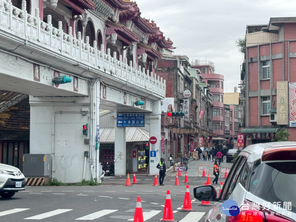 端午節連假人潮湧入，大溪警方交通疏導措施上路。