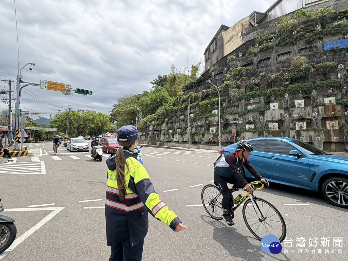 端午節連假人潮湧入,大溪警方交通疏導措施上路。