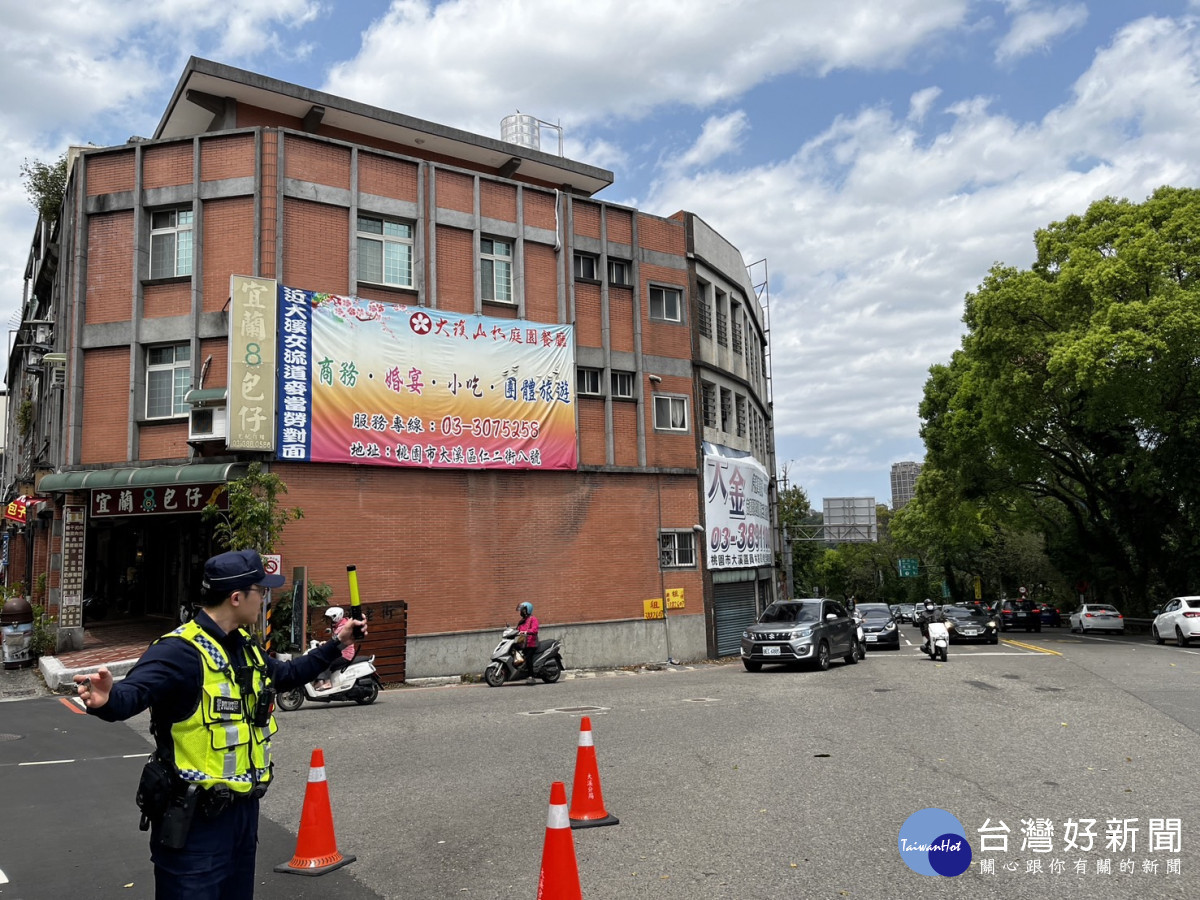 端午節連假人潮湧入,大溪警方交通疏導措施上路。