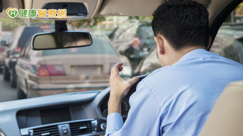 「路怒症」是一種病嗎?開車容易生氣怎麼辦?醫:快做1動作保持冷靜