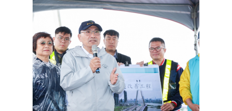 視察新北大橋機車道改善工程 侯友宜:提供用路人安全行駛空間