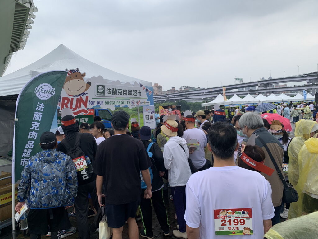 美牛限定特餐滿足味蕾 現場人潮爆棚