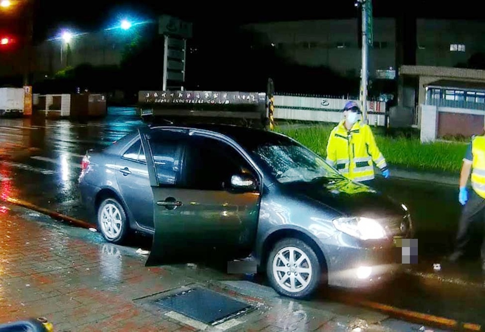 桃園男醉後肇事逃逸 行人遭拖行1.5公里生命垂危 267 248250526a01