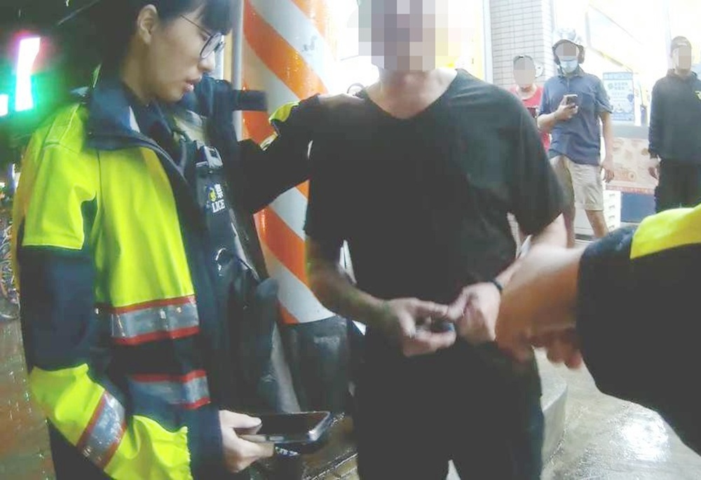 桃園男醉後肇事逃逸 行人遭拖行1.5公里生命垂危 268 248250526a04
