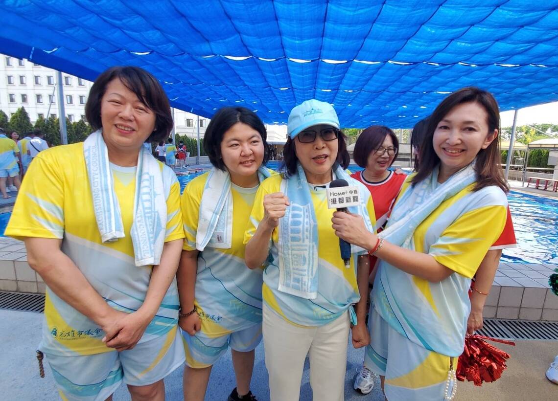議長康裕成說,今年如果拿到冠軍,明年賽會找幾個女議員穿游裝游泳。(記者陳雯萍攝)