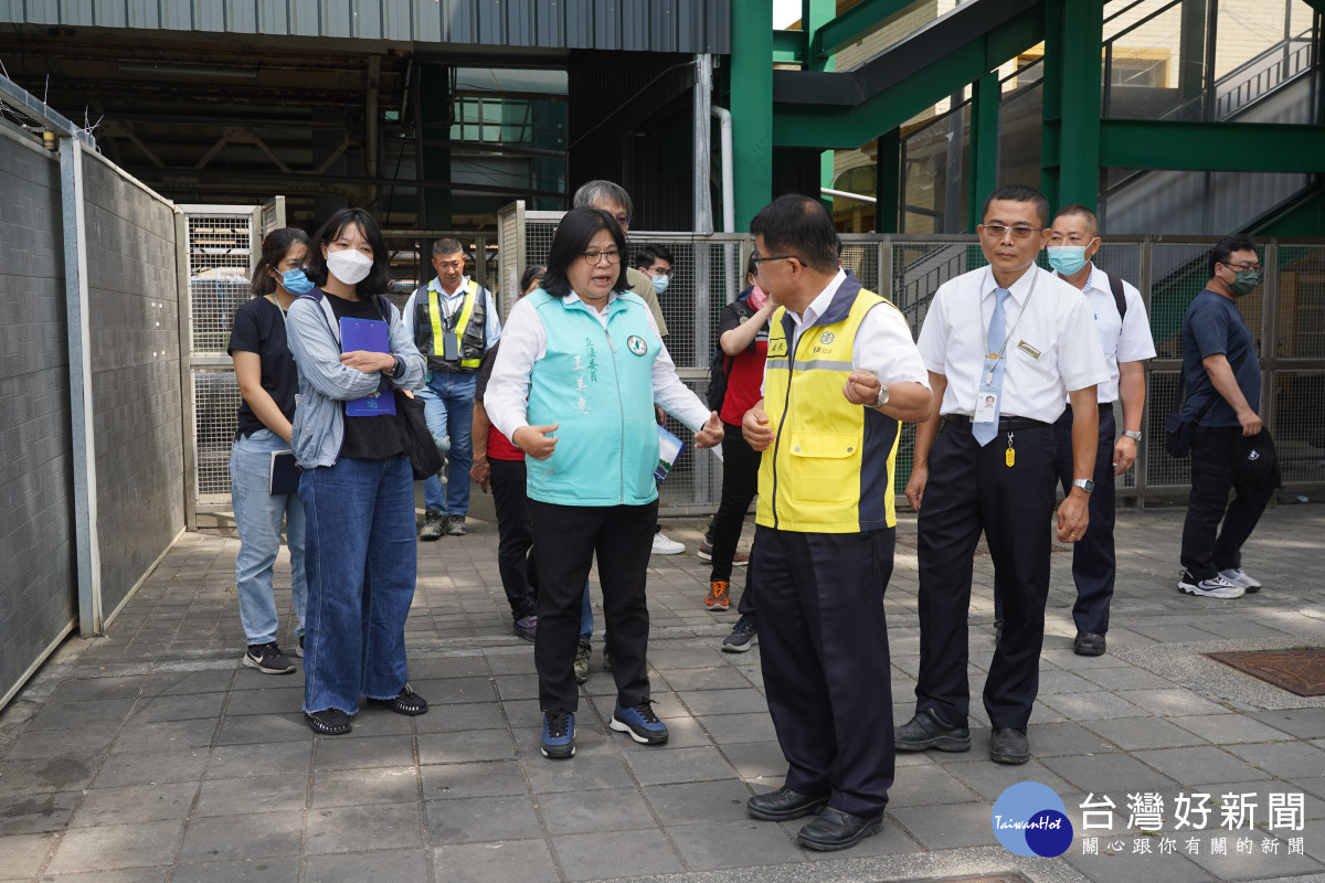 嘉義市立委王美惠邀集台鐵公司與鐵道局會勘嘉義車站，督促及改善不足之處／王美惠辦公室提供