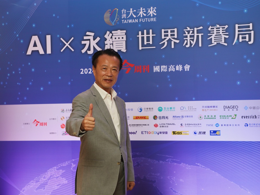 翁章梁縣長連續4度奪五星首長,施政滿意度與8大面向都榮獲全國第一。(圖/記者陳惲朋翻攝)