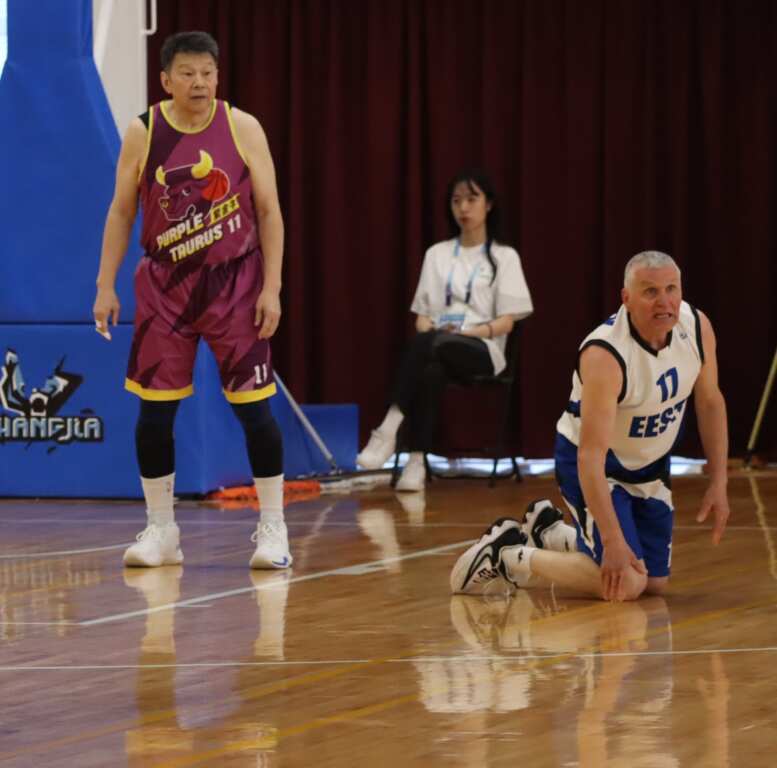 陳日興的籃球哲學,不僅帶領紫金牛隊取得70歲級比賽全勝,而且每一場的施分都壓低再19分以內。 (潘安彥攝影)