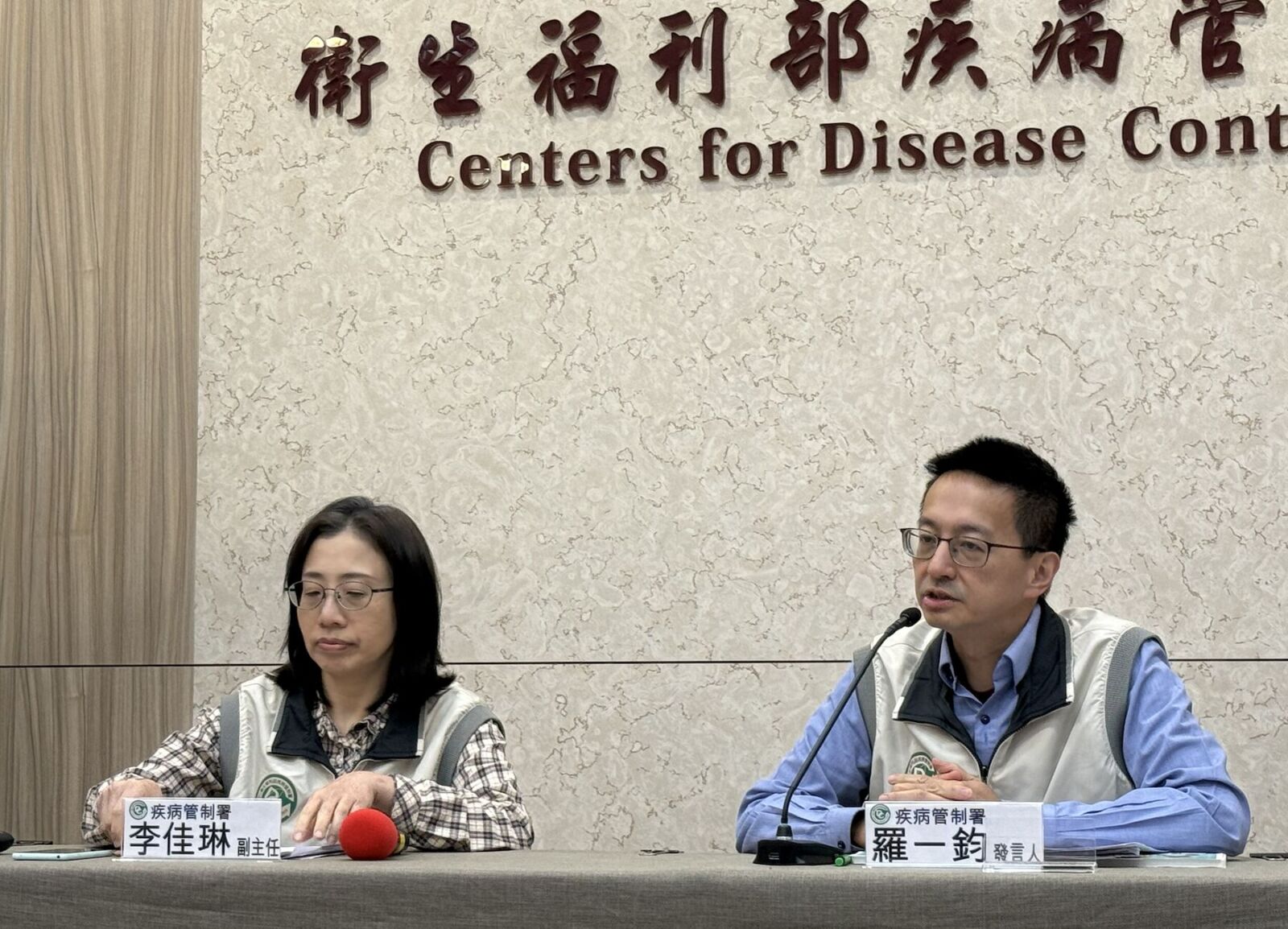 新冠大爆發!就診暴增113%「4萬人擠醫院」 102重症19死也新高 238 新冠大爆發!就診暴增113%「4萬人擠醫院」 102重症19死也新高 237